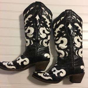 Vintage Corral Antiqued black and white boots